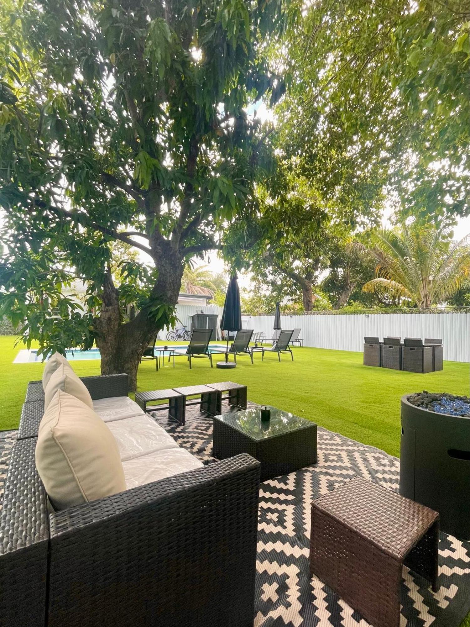 Casamia Only 10 Min To Wynwood With New Pool, Bikes, Parking And Privacy Hébergement de vacances