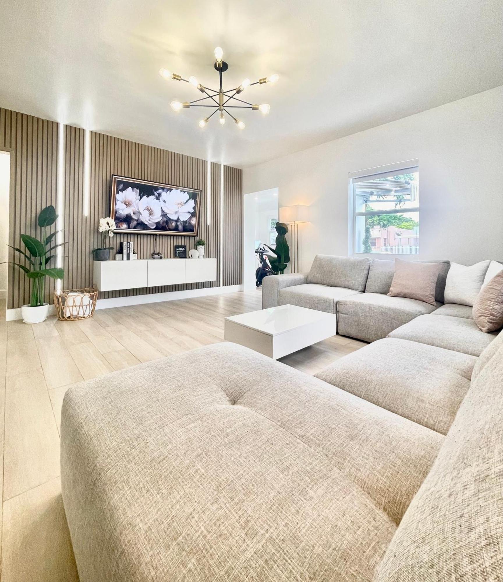 Casamia Only 10 Min To Wynwood With New Pool, Bikes, Parking And Privacy Hébergement de vacances Miami
