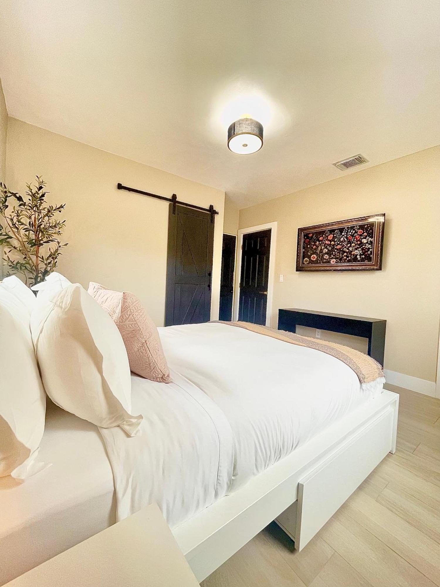 Casamia Only 10 Min To Wynwood With New Pool, Bikes, Parking And Privacy Hébergement de vacances *