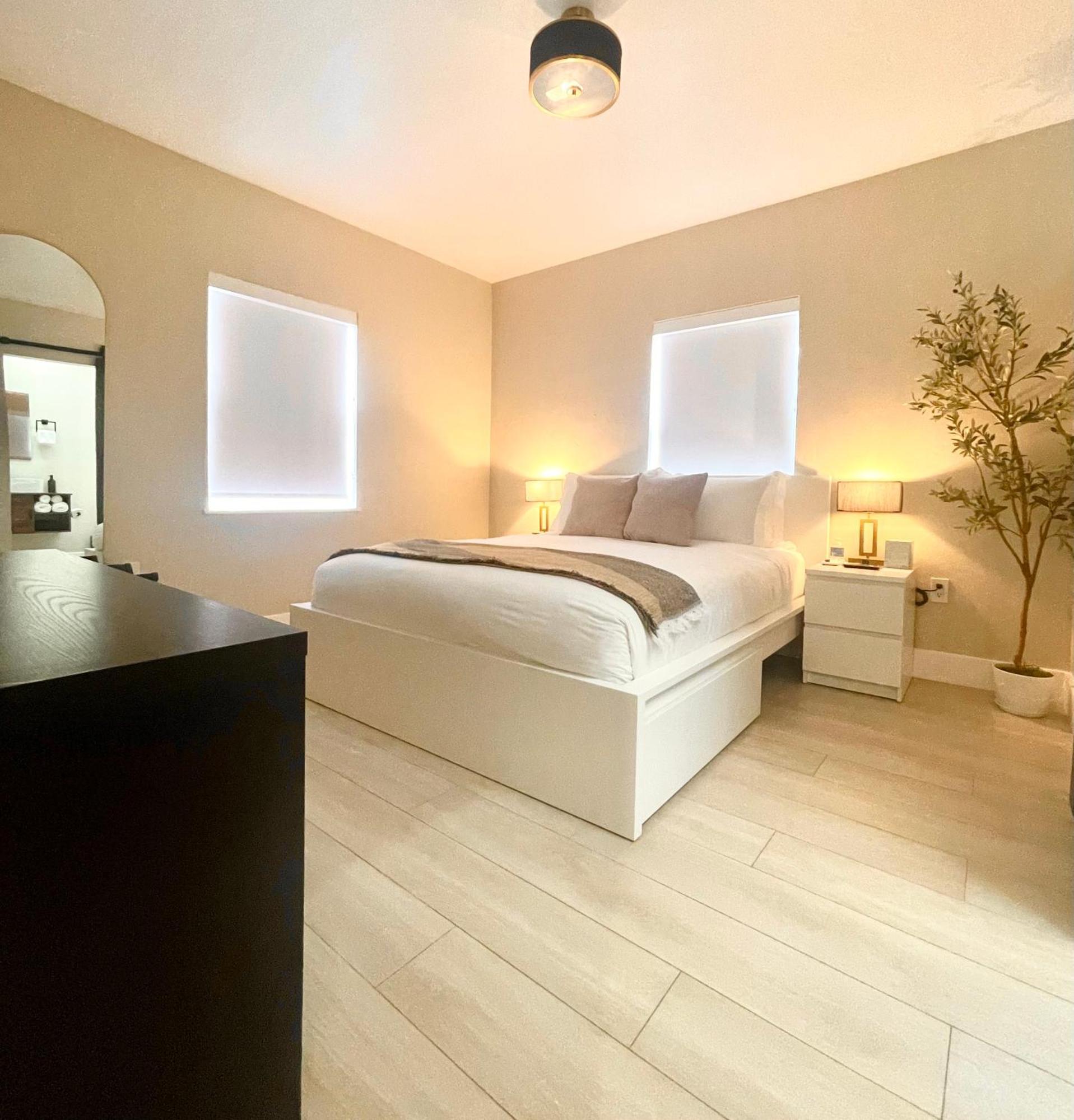 Casamia Only 10 Min To Wynwood With New Pool, Bikes, Parking And Privacy Hébergement de vacances Miami